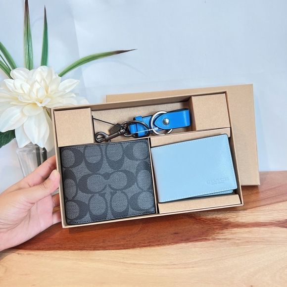 NWT Coach Boxed 3 In 1 Wallet Gift Set In Colorblock Signature Canvas - Picture 2 of 6